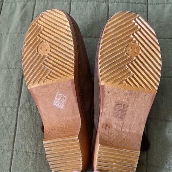 Anthropologie clogs. Size 41. Fit like US 10. Like new condition. - Picture 3 of 5
